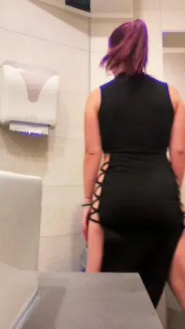 Skriveni talent koji ispliva kad se mijesaju rakija i jäger.💃🏼🍑 Moli se TT da ne obrise ovaj put🥲 #balkan #foryou #fypシ #alkohol #twerk #sha #twerkin😊 #dance 