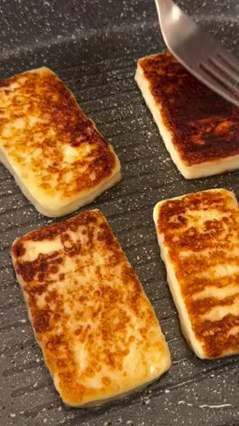 Queijo Coalho Artesanal de Leite Crú - Direto do Rio Grande do Norte. Mas não poderiam faltar as inspirações né ❤️🧀❤️ Qual você mais gostou: 🧀 1 - Queijo Coalho com Caramelo Salgado e Nuts 🧀2 - Queijo Coalho com Goibada 🧀3 - Queijo Coalho com Mel #fyp #foryou #pravocê