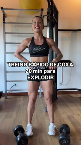Esse treinão vai explodir a sua coxa em 20 min🔥 Já salva pra fazer e comenta aqui se você gosta de treinos rápidos. 1️⃣ Agachamento frontal com halteres  2️⃣ Afundo básico com halteres  3️⃣ Sumô com halteres  4️⃣ Agachamento com saltinhos  Fazer os 4 exercícios seguidos, depois descansa 1 min e repete isso 4 séries. 