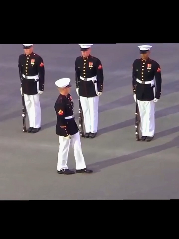 #usa #guard #army #military #honor #soldier #marine #america #fyp #fouryou 