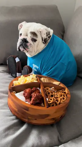 Susan better refill my lazy susan....🙄🍿 #football #nfl #englishbulldogs #foryou 