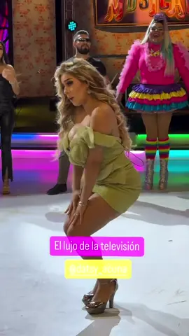 Datsy Acuña #multimedios #esshow 