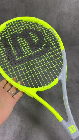 SALYWEE Gemini_gray tennis racket, a high-looking tennis racket with the best color design. The racket comes in a variety of colors and is made of carbon fiber. The racket length is 27in, the racket surface size is 102 sq in, the racket weight is 285g, the balance point is 300 ± 10MM, the stringing combination is 16*19, and the handle is No. 2. #2024 #salyweesports #sport #salywee #foryoupage #tiktoksport #Fitness #fyp #yonex #tennisplayer #tennisracket #yonex #tennisplayer #tennis 