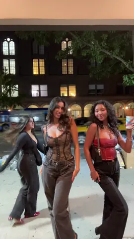 oh how this city loves us 