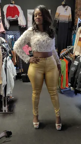 Boss Babes Boutique Www.instagram.com/bossbabesoakpark 