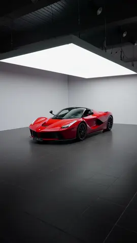 Is this the best looking Ferrari ever? 😍🔥😎 #ferrari #ferrariclub #ferrarilaferrari #laferrari #ferraris #ferrarilovers #supercar #hypercars 