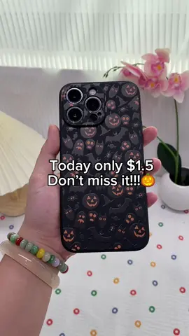 Whoopee!!!! Spooky pumpkin phonecase super cool!!!🎃🎃 #TikTokMadeMeBuylt #fallfreshness #falloutfits   #foryou #laborday #iphone #spookyszn #halloween2024 #fypviralシ #halloween #spookyszn #phonecase #spookypumpkin  #tiktokshopbacktoschool