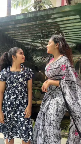 With her ❤️  #chikichiboomboom #originalartist #akshachamudi #geethmabandara #rosakele #viral #trending 