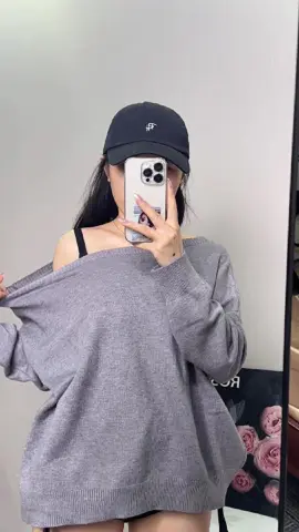 It looks even better worn off the shoulder or as a one-shoulder style.#OOTD #TikTokShop #tiktokmademebuyit #autumn #girls #uk 