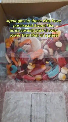 This sweet mix is perfect for me as a dessert lover, everything I want is in it, it's great! #sosweetshop #bundles #jellysweets #fizzysweets #bluesweets#sweetzone#sweets#sweetlover