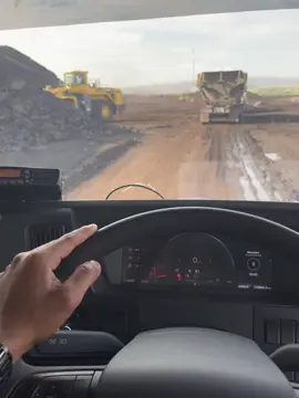 Serius tapi santai, kerja gak perlu gengsi yang penting bergaji👷🏻✌🏻#fyp #fypシ゚viral #trend #viraltiktok #soundviral #fyppppppppppppppppppppppp #fypage #xyzbca #story #storytime #batubara #efyepe #viralvideo #xuhuongtiktok #batubarakalimantan #bayanresourcetbk🔥 