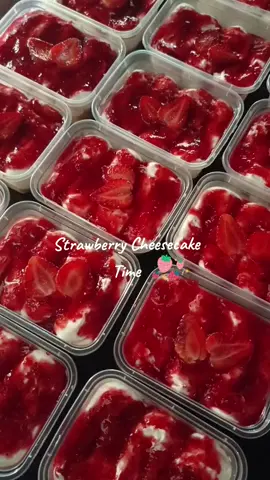 Tangan aqu udah bersih ya guys 🙌 #dessert #fyp #strawberrycheesecake #cheesecake #viral  #capcut#cheesecakecups#idejualan#foryoupage 