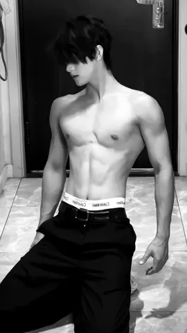 不小心摔倒了 #宽肩窄腰 #薄肌 #反差 #帅哥 #抖音 