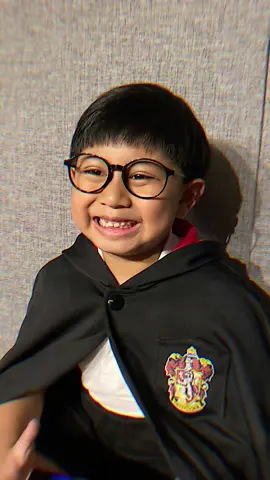 Gemes banget ya ngeliat adik kecil satu ini🤣. Mirip ga nih?