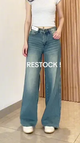 Akhirnya yang di tunggu nih #y2k #fyp #celanawanita #baggyjeans #loosejeans #jeansmurah #harbolnas 