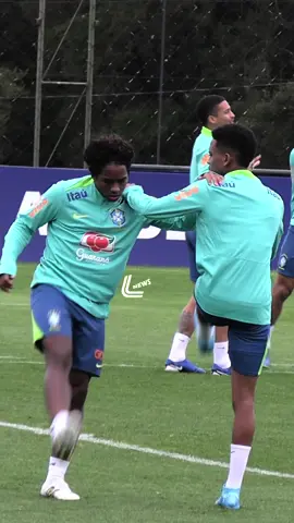 INSEPARÁVEIS! Endrick e Estêvão não desgrudam um do outro nos treinos da seleção brasileira! Amizade que vem desde a base do Palmeiras! É o presente e o futuro da nossa seleção! #endrick #estevão #litoralnews #futebol #seleção #seleçãobrasileira #palmeiras