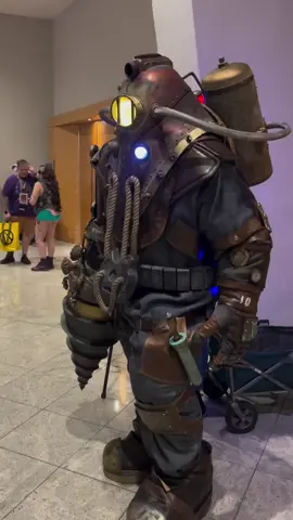 My “almost” finished Subject Delta costume from BioShock 2. Stands at over 7 feet tall with over 100 individual LEDs, sounds, a puppeteered hand, a working drill (which can spin both directions) and spinning gears. #Bioshock #bigdaddy #3Dprint #3Dprinter #cosplay #cosplayer #cosplaying #cosplayersofinstagram #prop #sfx #costume #3dprintedprops #3dart #3dprinting #bioshockcosplay #bioshockart #horror #horrorart #videogame #gaming #gamingcosplay #gamingcosplayer #videogamecosplay #videogames #2k #bioshock2 #horrorcosplay #bioshockcollection 