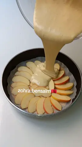 كيكة التفاح🍎 فالمقلاة كتوجد في دقائق👌 #كيك #كيكات #وصفات #وصفة #اكلات #fyp #reels #shorts 