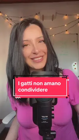I gatti non amano condividere le proprie risorse. #gatto #gatti #amoigatti #gattidicasa #gattiitaliani #catloversclub #catloversoftiktok #gattomania #cat #etologiafelina #catlove #comportamentofelino #gattiditiktok #gattara #gattari #gattichepassione #consulentefelina 