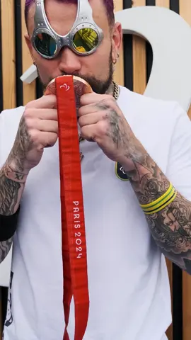 The team had the privilege of welcoming Vinicius Rodrigues and his Bronze @paralympics medal at the ASICS House in Paris this week. Take a listen to what he had to say after his inspiring win #Paris2024 🇧🇷 —— Tivemos o privilégio de receber Vinicius Rodrigues e sua medalha de bronze das Paralympicd na ASICS House em Paris essa semana. Assista ao que ele tinha a dizer após sua vitória inspiradora 🇧🇷 