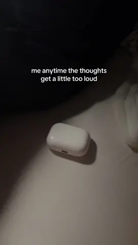love my airpods #fyp #trending #viral #relatable #thoughtdaughter 