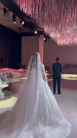 First look🤵🏻‍♂️👰🏻‍♀️✨🤍. #اكسبلور #مصورات_عرايس #تصوير_وَمِيض #عروس 