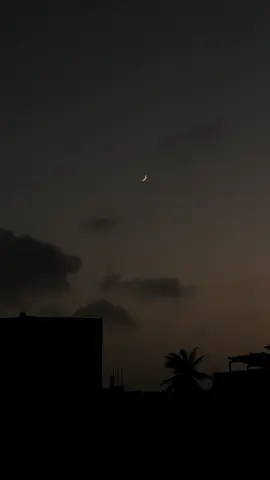 Wo raat Wo baat Wo mulakaat Wo hasi Wo khushi Wo yaadein Wo beeta hua pal Wo guzra hua kal Wo tere sath Wo mere haatho mein tera hath, wo sab ek kahani thi jo adhoori reh gyi, tu mil kr bhi na mil ski aur mein bhool kr bhi na bhoola ska bss... Wo ek teri nishani reh gyi.. 🍃 . . . . . #fyp 