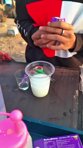 tetap es mony di era gempuran starbuks😀😆#esmoni #kopisenja #esmonygenk 