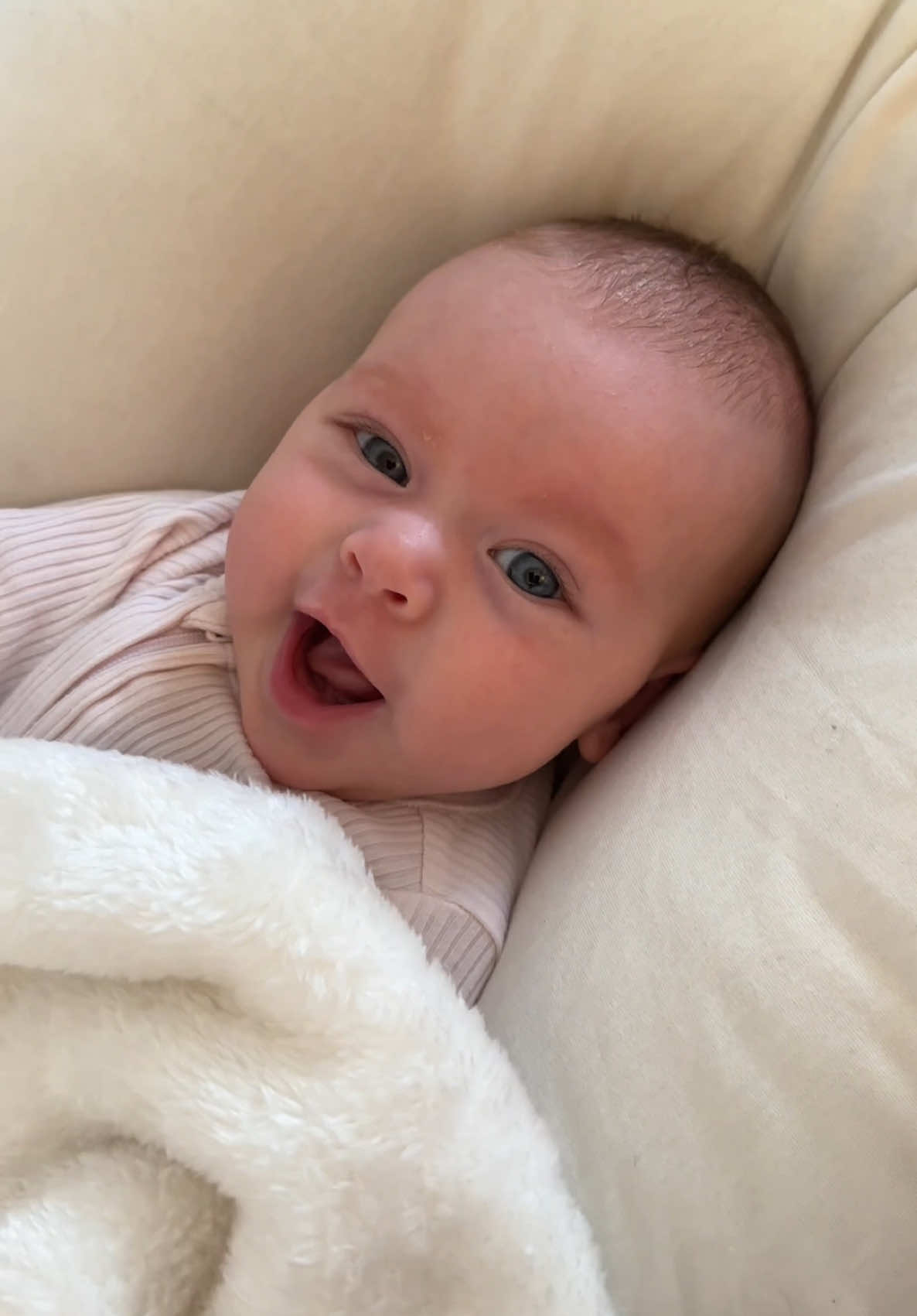 sol had a lot to say this morning 🥹🔊  #fy #fyp #newborn #8weeksold #8weeks #2monthsold #2months #babygirl #baby #babytok #babyfever #babytiktok #babylove #firsttimemom #MomsofTikTok #momlife #momtok #babytalk #babytalking 
