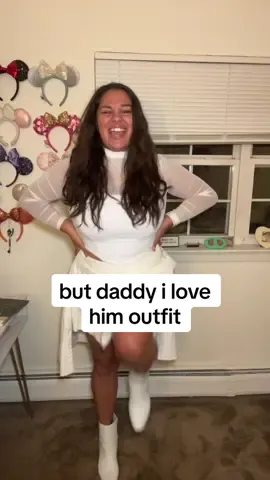 not me falling at the end 😂😂😂 oh hi, it’s me, just another swiftie trying to earn her beads before the deadline 🫶 #THETORTUREDPOETSDEPARTMENT #ttpd #taylorswift #taylorswifterastour #eratour #swifttok #swiftie @Taylor Nation @Taylor Swift 