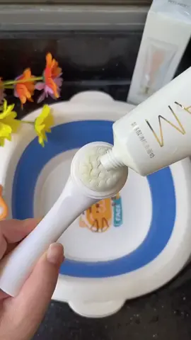 Wajah bersih glowing itu penting!  Sikat wajah ini jawabannya! #berrymanofficial #semuaadasemuamurah #kamupastibutuhini #promoguncang99 #sikatpembersihwajah2in1