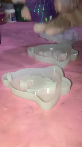 ¡Haciendo campanitas navideñas!🎄💖.  #resina  #resinaepoxi  #resinaepoxica  #gelarteresina  #fyp  #navidad2024 ✨.