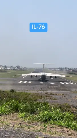 Un avion IL-76, la decolare, pe aeroportul din Goma, RD Congo 🇨🇩. #aviation #il76 #congo #takeoff #plane #aircraft 