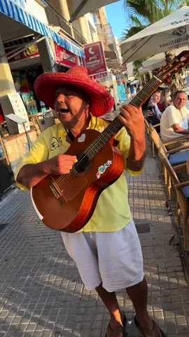 So mega ihn zu sehen 😂😂😂 #manolo #palmademallorca #mallorcaspain #ballermann6 #ballermann #mallorca2024 #elarenal #bumsbarremix #megaparkmallorca #bierkönigmallorca #bierkönig #oberbayernmallorca #oberbayern🍻 