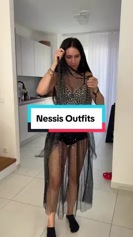 @Nessi zeigt ihre Outfits 😂❤️ lnsta: coupleontour #fyp #festival #OOTD #outfits 