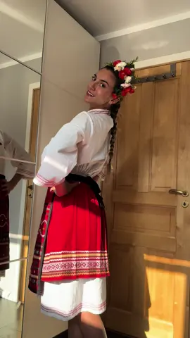 Знаете ли от къде е тази носия?❤️ #bulgaria🇧🇬 #dance #fypシ #folkdance #fyp #oslonorway #grwm #outfit #culture #zheravna #българия 