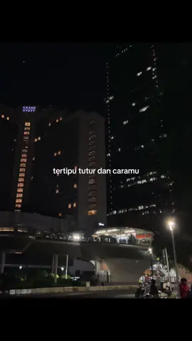 ternyata pura-pura di cintai itu sakit banget ya :( #foryou #lyrics #xyzbca #galaubrutal🥀 