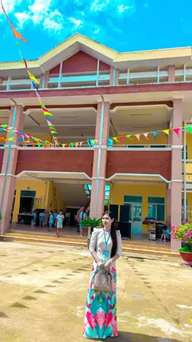 Chào mừng năm học mới 🎉  Chuyến đò thứ 6❤️ Cô trò cùng hợp sức. Mỗi lứa tuổi có sự đáng yêu riêng ❤️ #cogiaotieuhoc #giaitritiktok  #xuhuongtiktok #trendingvideo #duchoalongan62 