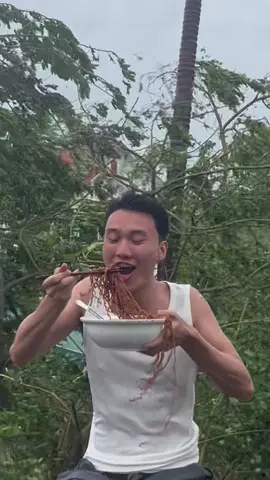 Mukbang ngày giông bão- ❌hành động trong video có thể nguy hiểm mọi người đừng làm theo nhé❌ #ăncungtiktok #asmr #mukbang #xuhuong #viraltiktok #cautruongbietan 