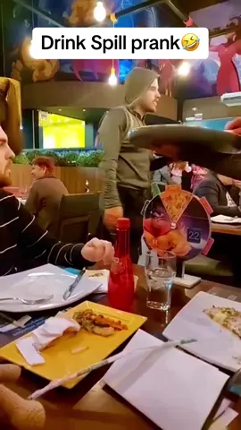 🤣🤣🤣 #funnymoments #funny #funnyvideo #fyp #viral #laughing #jump #scare #jumpscare #scareprank #spillthetea #waiterslife #teaspill 