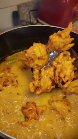 #Recipe #pakora #Foodie #spice #spicy #food #FoodLover #foodvideos #haseebee #oyehoyehoye #crunchy #frypgシ #recipesforyou #recipesoftiktok #roti #foodblogger #foryou #lunchtime #onion #voiceover 