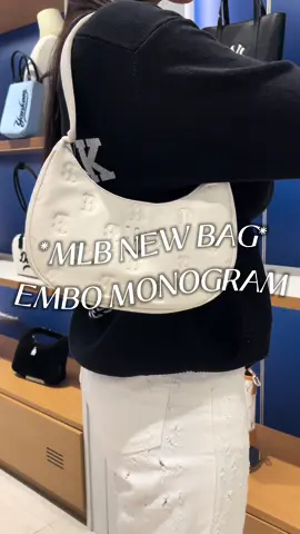 FW24 NEW IN ✨ 'MLB EMBO MONOGRAM BAG' มีให้เลือกทั้งแบบ Hobo และ Crossbody 🤍🖤👜 ​ #MLBThailand #MLBcrewth #MLBFW24 #MLBBags #bag #กระเป๋าสะพายข้าง #TikTokFashion #fyp