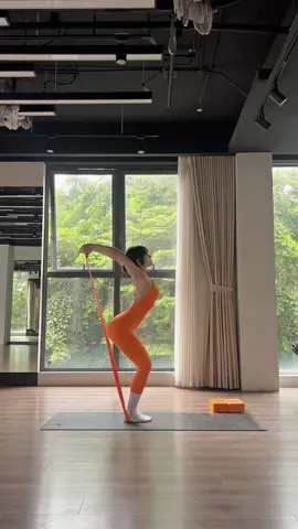 Không phải vì cuộc sống này lạnh lẽo khiến chúng ta cô đơn mỗi ngày, mà có lẽ vì chúng ta bắt đầu cảm thấy thích chơi với máy tính hơn là với một con người...🌷 #loveyoga #yoga #Love #yogainmylife #yogapose #giangjoile #loveyourself #giangvlogdaily 