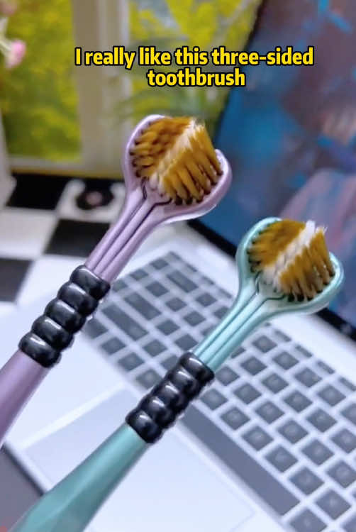 I really like this three sided toothbrush,it’s great to use #Toothbrush#dailyessentials #threesided #brushing #teeth 