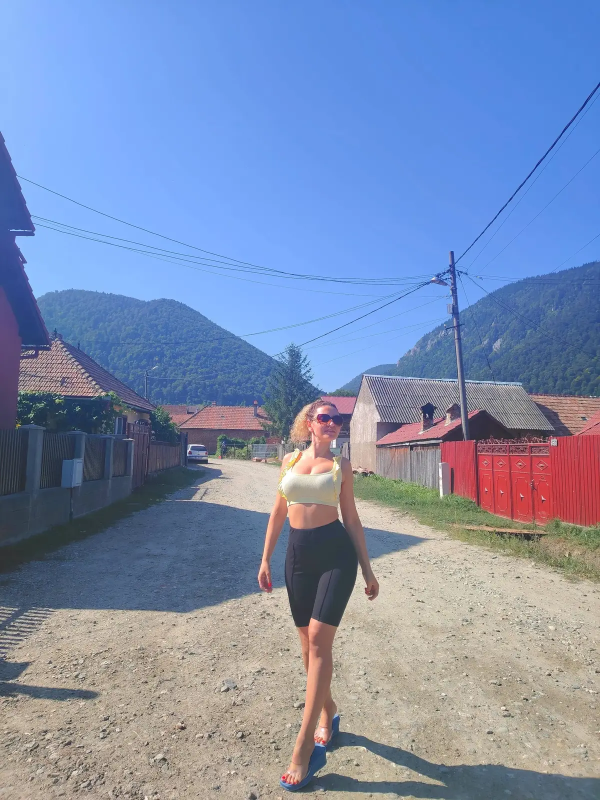 #travel #zarnesti #sunnyday #lovetravelling #bluesky 