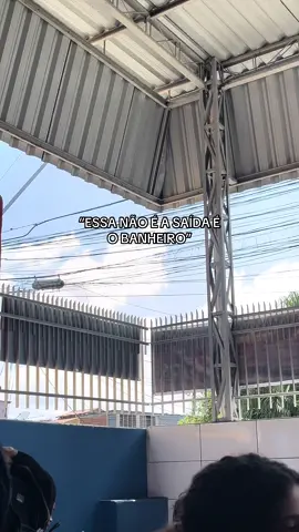 Cerca de 180 pessoas m0rrer@m pq acharam que o banheiro era a saída. #fyp #boatekiss 