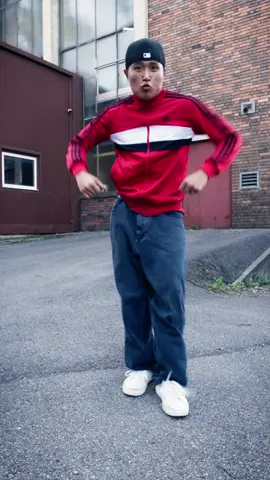 Austria finest Hip Hop Dance Studio lädt ein zum Schnuppern am  Sonntag 15.09. um 15:00 Uhr !  Alle Altersklassen  ab 6 bis 66 Jahre!  Kommt vorbei und werdet ein Teil unserer Community!  #frkdanceschool #frk #vorarlberg #vorarlberg🇦🇹 #austria #hiphop #dance #dornbirn #funk #locking #breaking #tiktok 