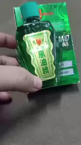 Tác dụng của dầu gió xanh Eagle Brand Singapore Làm giảm tạm thời các cơn đau nhức do nhức đầu, đau lưng, viêm khớp, căng cơ quá mức và bong gân.Giảm triệu chứng cảm cúm, chóng mặt, đau bụng, giữ ấm cơ thể khi bị nhiễm lạnh. Giảm các triệu chứng do những vết chích do côn trùng gây ra.#daugio #dauxanhchinhhangsingapore 