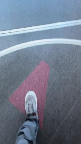 Garuda indonesia 😎 #garudaindonesia #sky #international #naikpesawat #videomentahan #ontheway #aircraft #pesawatgaruda #indonesia #jalanjalan #serunyaliburan #liburan #baliairport #jakartaairport #tiktok #lionair #fyp 