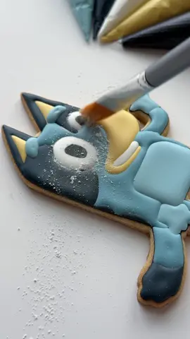 Replying to @holabai11 💙 recipes and supplies linked in my bio #bluey #blueycookie #cookiedecorating #asmr #oddlysatisfying @Bluey 